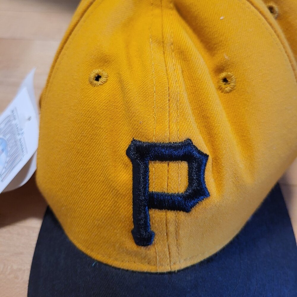 Pittsburgh Pirates 1970-1975 Cooperstown Collection Twill Ballcap, NWT, sz 7 1/2